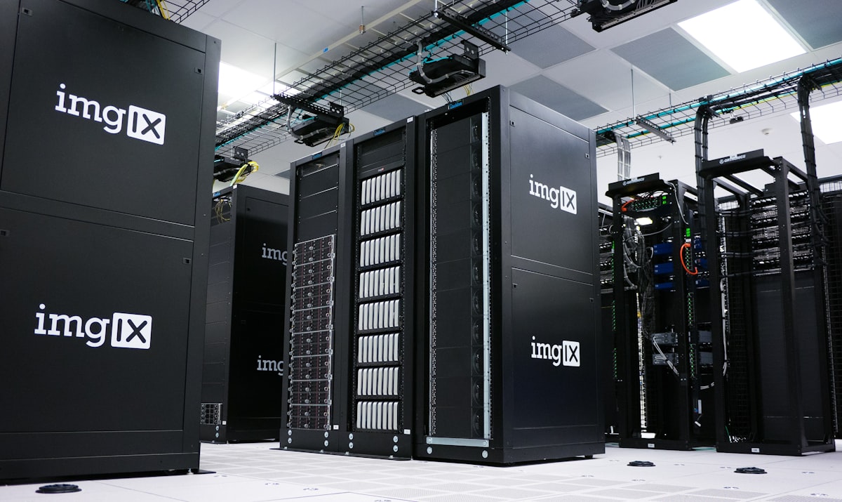 LiteSpeed, Nginx ve Apache web sunucularının eşzamanlı istek performansı
