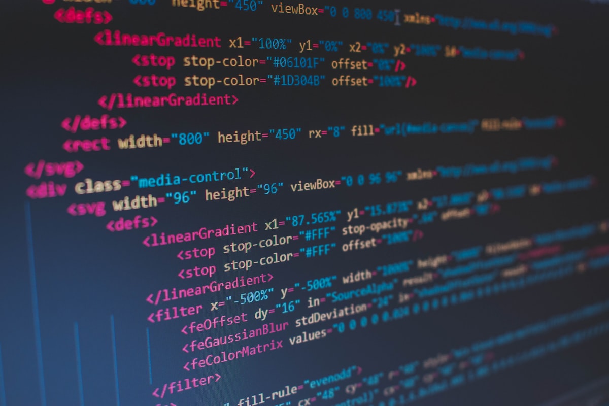 Plesk ve cPanel kontrol panellerinin temel özellik karşılaştırması